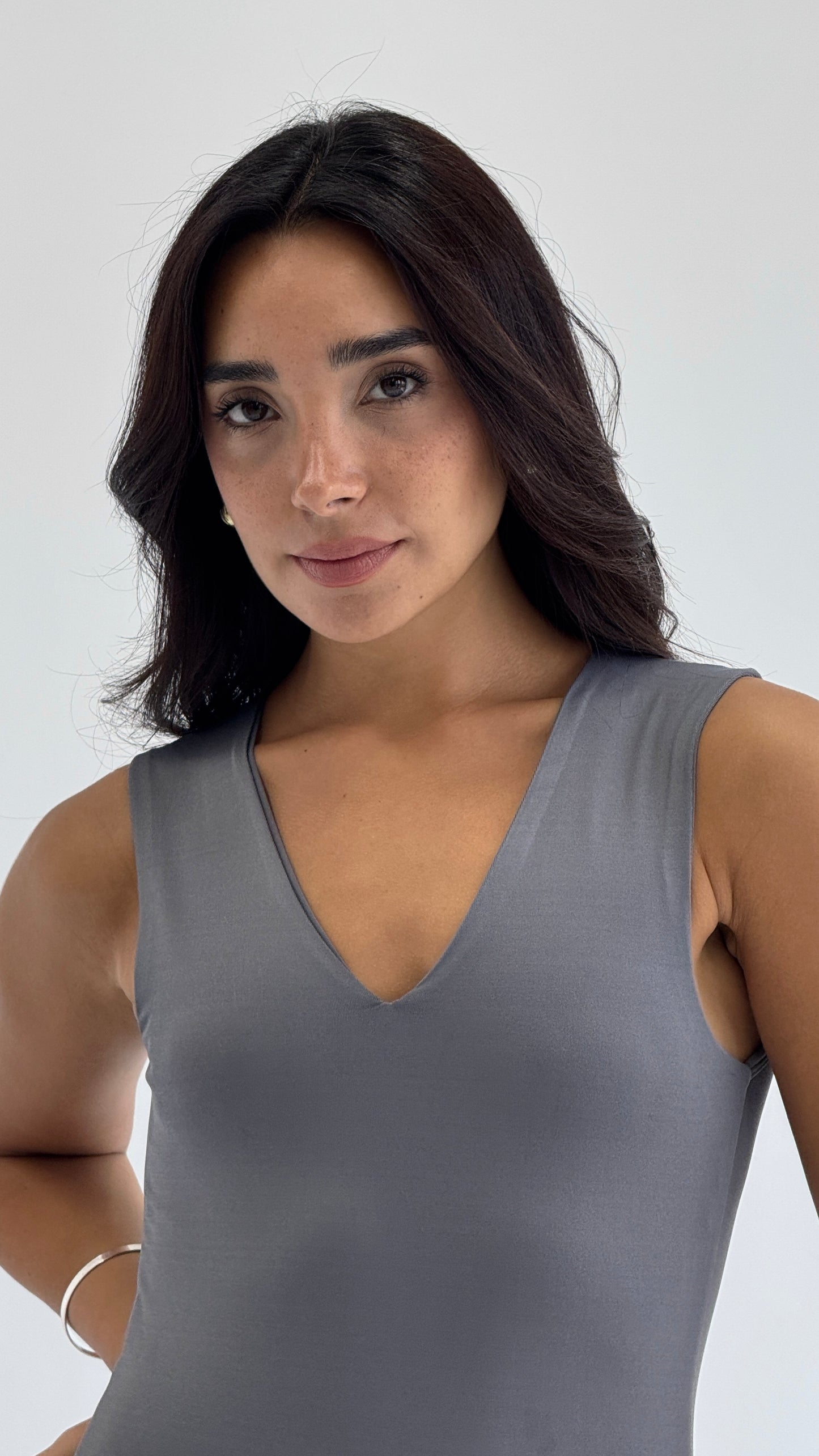 V-NECK TOP