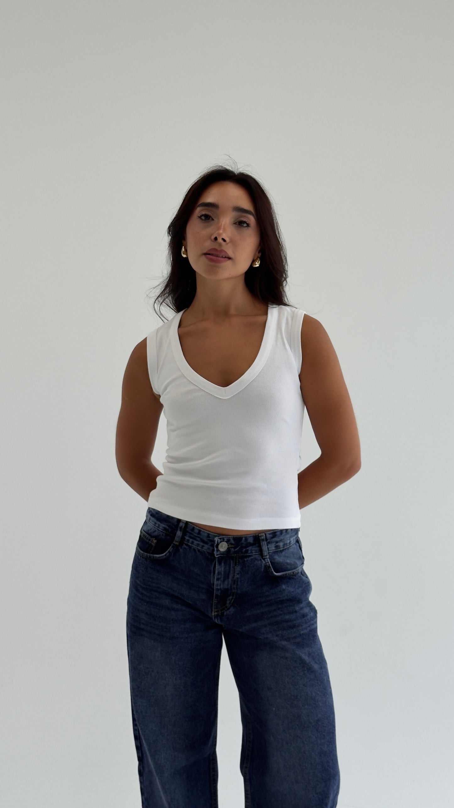 V-NECK RIBBED
