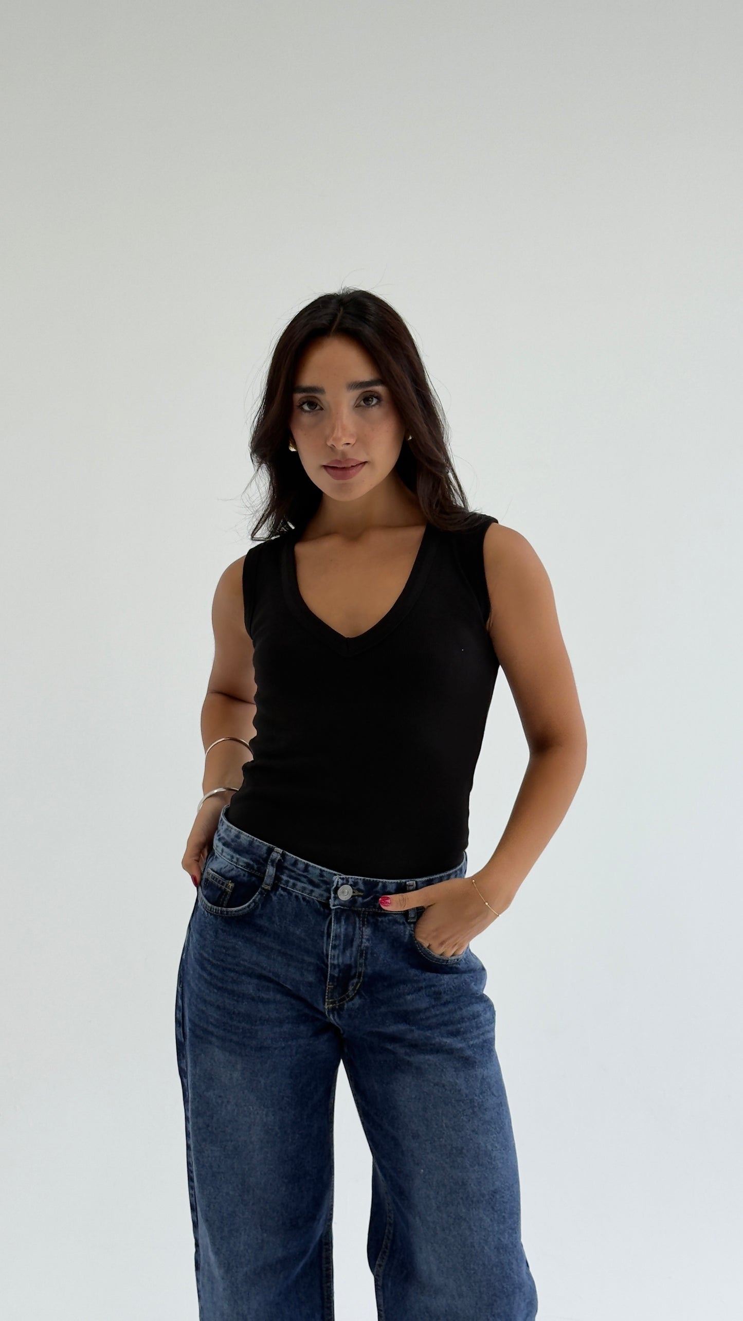 V-NECK RIBBED