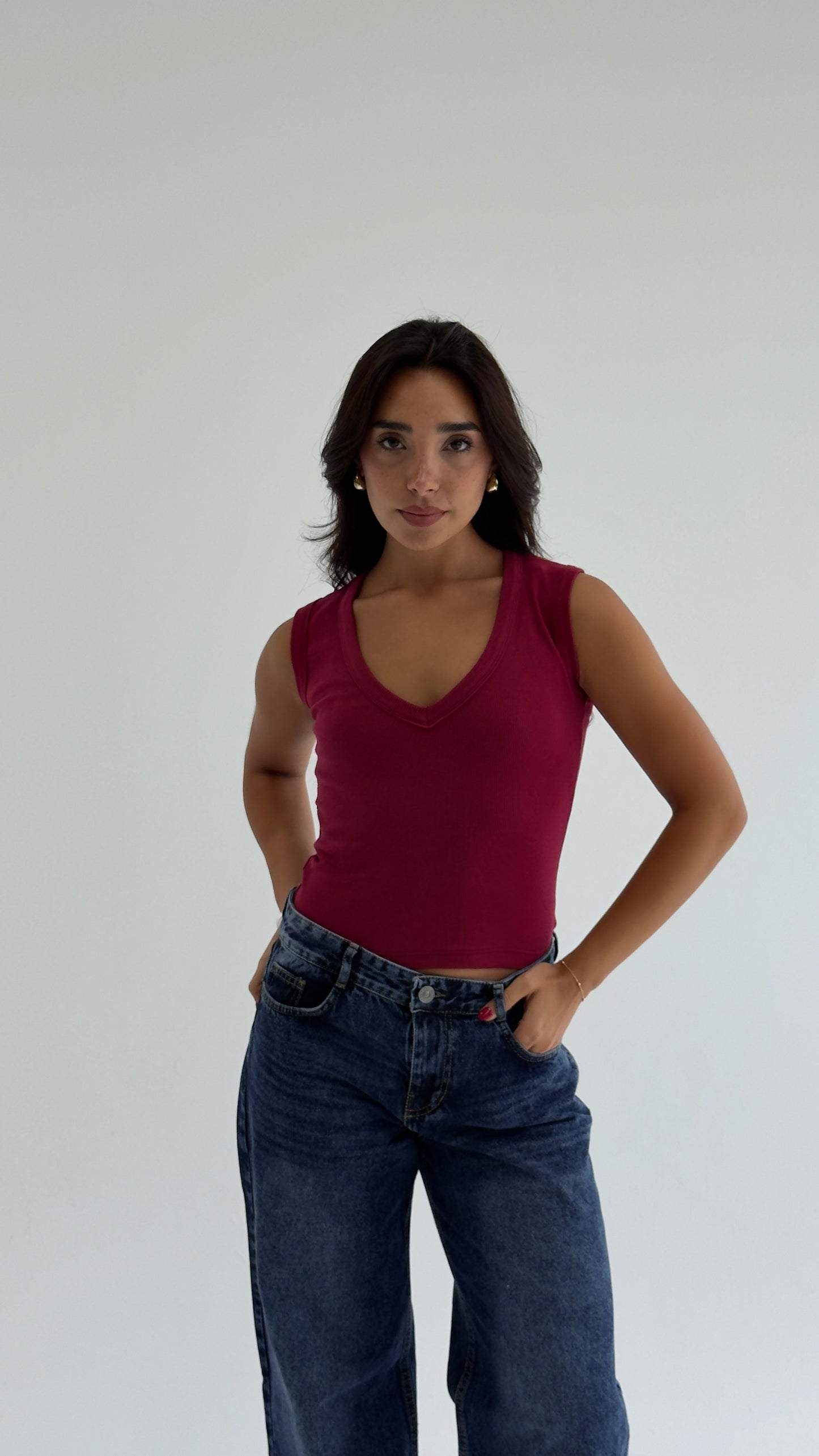 V-NECK RIBBED