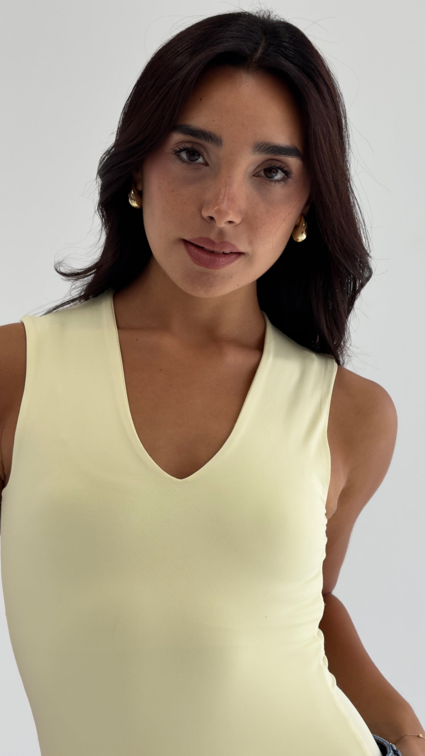 V-NECK TOP