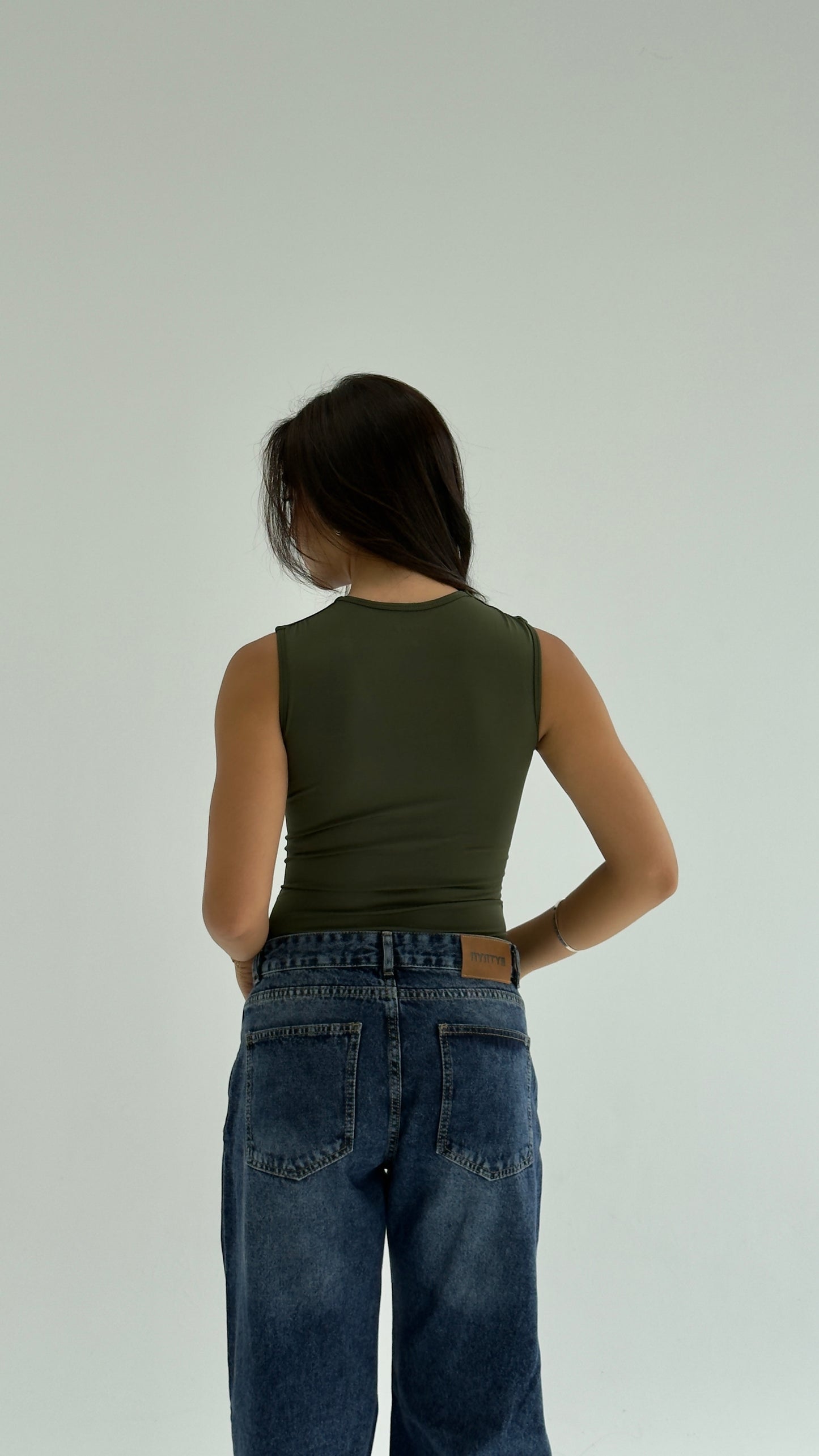 V-NECK TOP