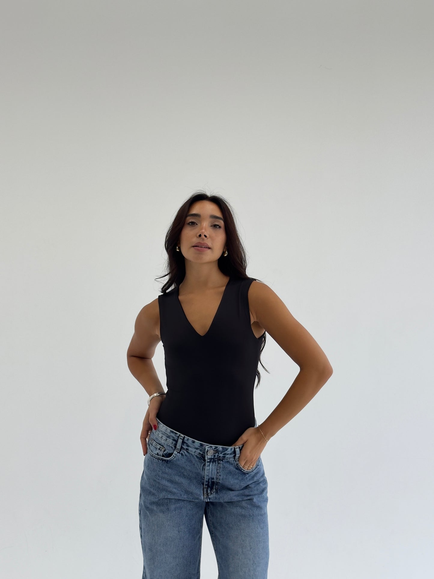 V-NECK TOP
