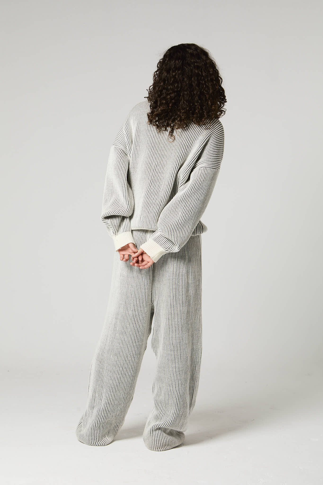 GREY KNIT SWEATER