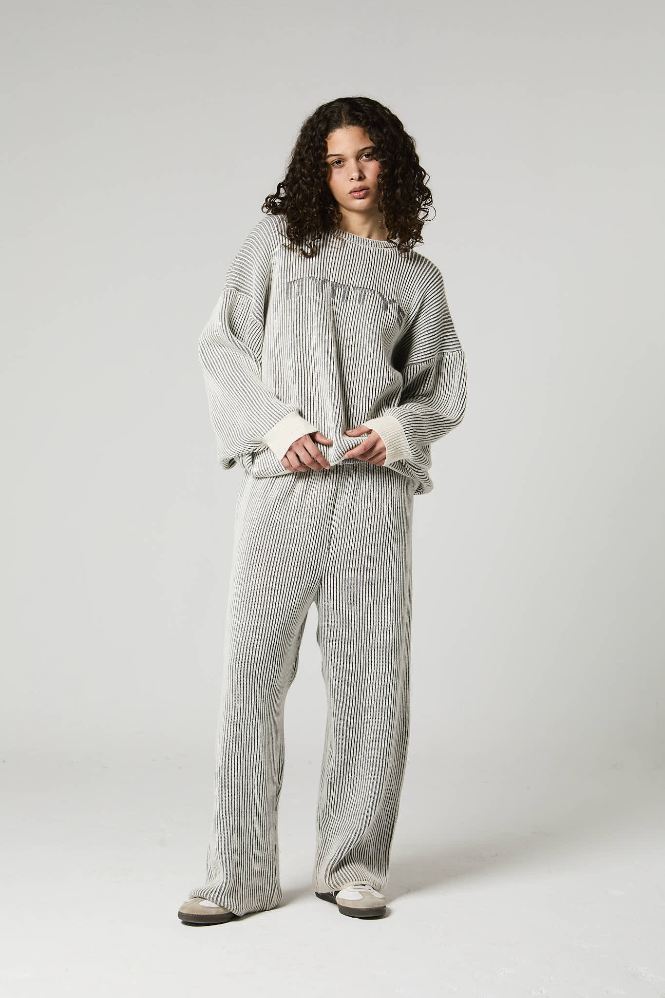 GREY KNIT SWEATER
