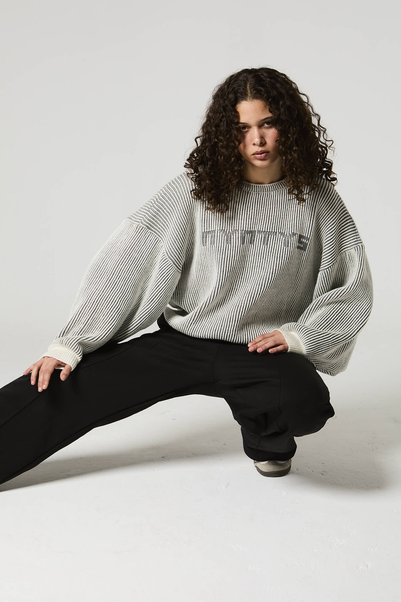 GREY KNIT SWEATER