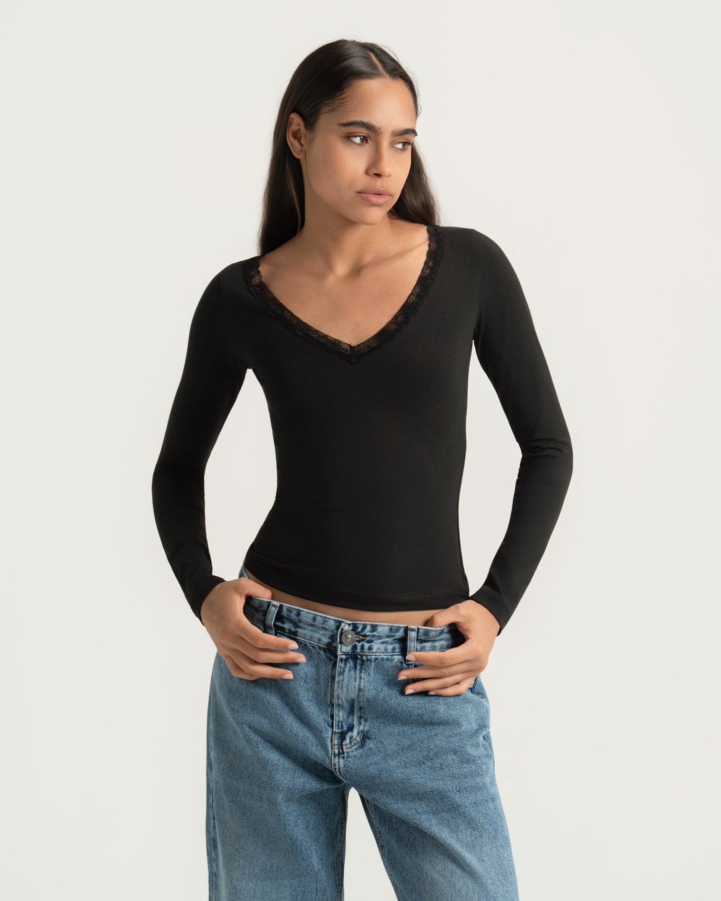 V-LACE TOP