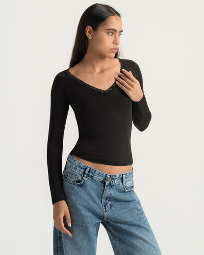 V-LACE TOP