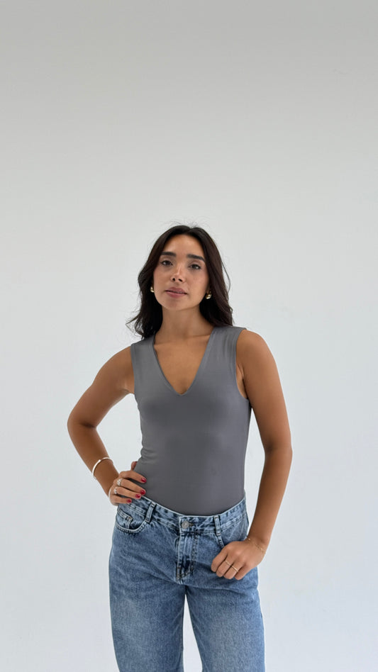 V-NECK TOP