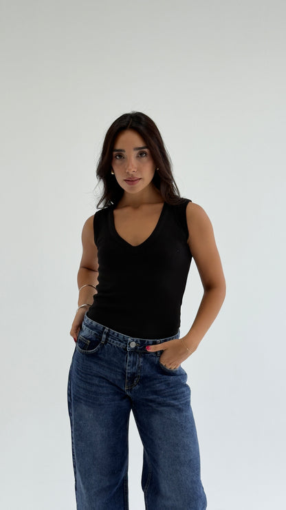 V-NECK RIBBED