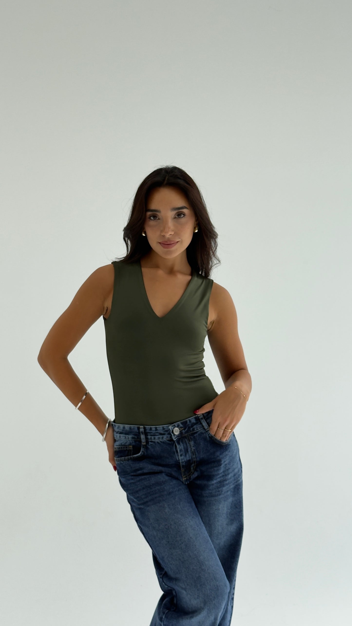 V-NECK TOP