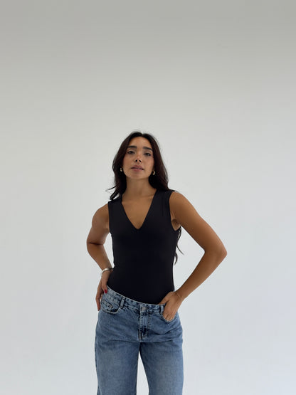 V-NECK TOP